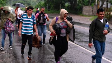 Inmigrantes inician su viaje en El Florido, en San Pedro Sula, Honduras, hacia Estados Unidos.