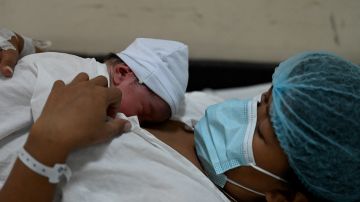 Cifra de nacimientos y la tasa de fecundidad aumentaron entre hispanos de EE.UU. en 2022