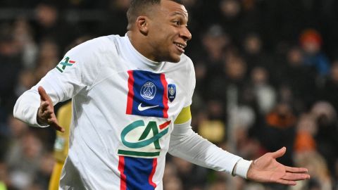 Kylian Mbappé, delantero francés en un encuentro con el PSG.