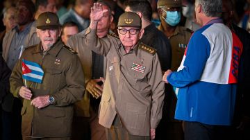 Former Cuban President Raul Castro (C) waves next to Cuban President Miguel Diaz-Canel (R), and Commander Ramiro Valdes Menendez (L) during the Torchlight March on the 170th anniversary of the birth of Cuban national hero Jose Marti in Havana on January 27, 2023. (Photo by ADALBERTO ROQUE / AFP) (Photo by ADALBERTO ROQUE/AFP via Getty Images)