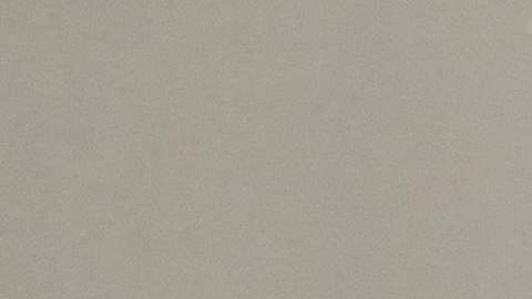 Un agente de la Patrulla Fronteriza observa a niños y familias migrantes que llegan a un centro de procesamiento en Brownsville, Texas.