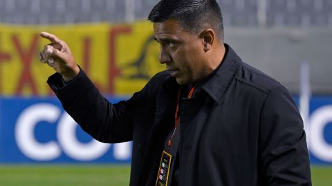César Farías con Aucas.
