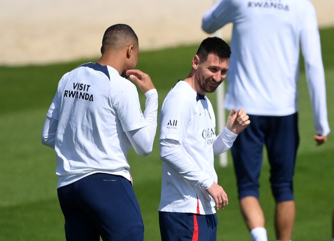 Kylian Mbappé y Lionel Messi durante un entrenamiento del FC Barcelona.
