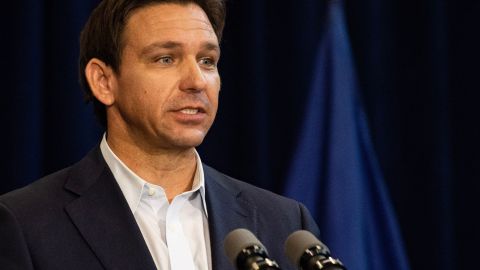 DeSantis sugirió que Florida puede asociarse con gobernadores y agentes de la ley de ideas afines en futuras acciones fronterizas.