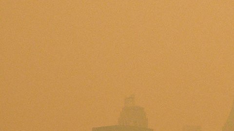Videos muestran el “panorama apocalíptico” que provocó el humo que invade el noreste de EE.UU.