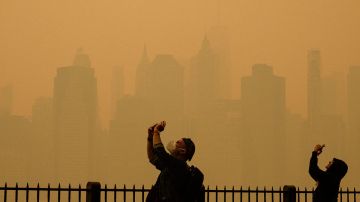 Videos muestran el “panorama apocalíptico” que provocó el humo que invade el noreste de EE.UU.