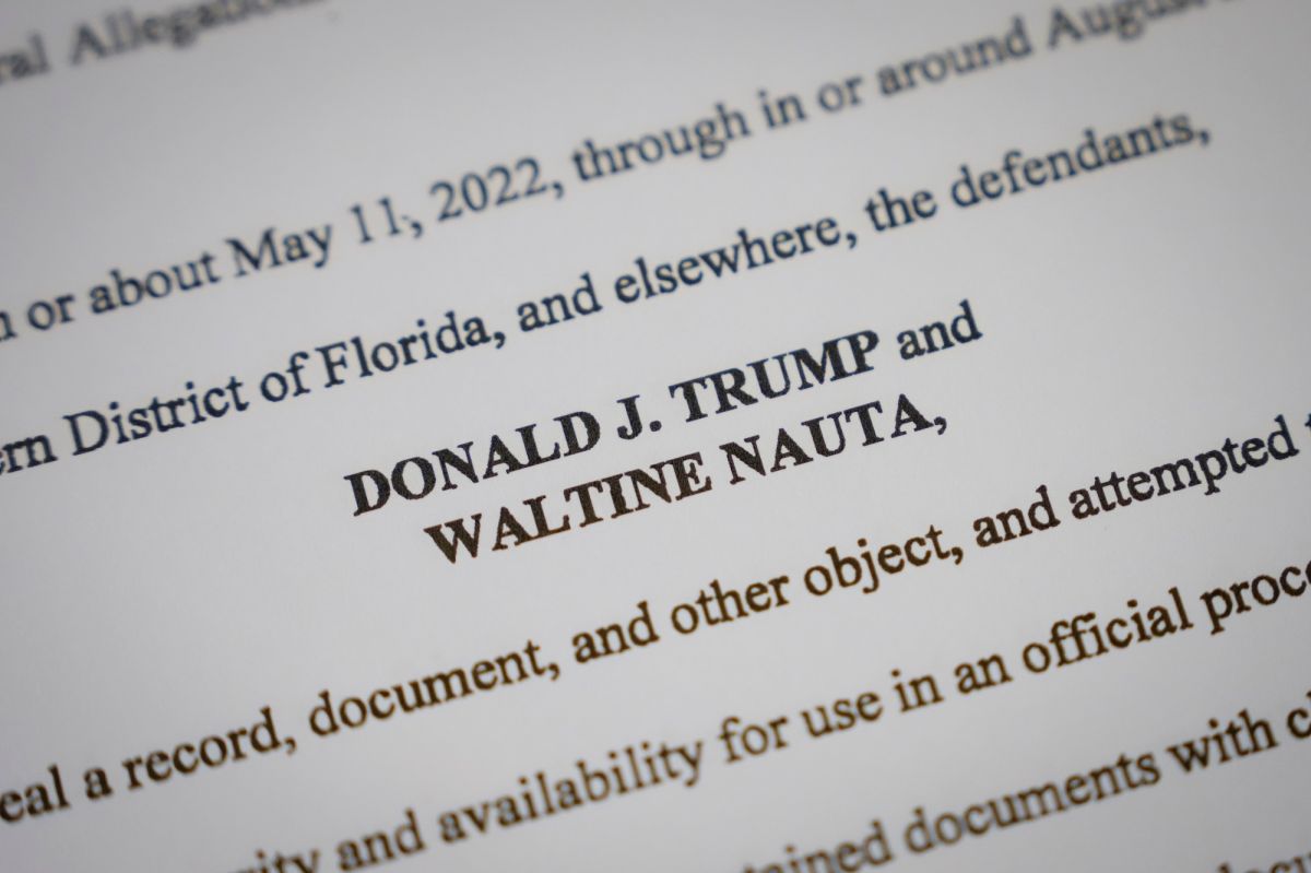 El expresidente Donald Trump y su asistente personal Waltine Nauta enfrentan acusaciones  federales.