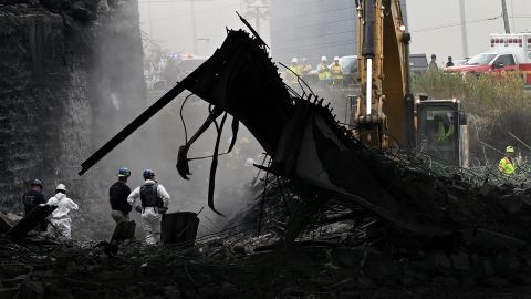 Encuentran un cuerpo entre los restos del puente de la I-95 que colapsó en Filadelfia