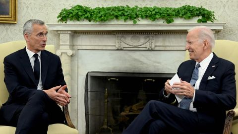 El presidente Joe Biden se reunió con el secretario general de la OTAN, Jens Stoltenberg, en la Oficina Oval.