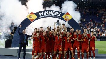 Selección de España celebrando la UEFA Nations League ganada ante Croacia.