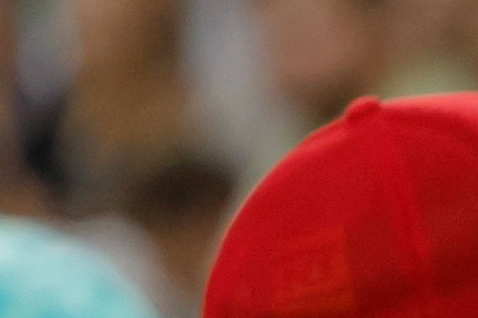 Néstor Lorenzo (der.) saludando al DT de Alemania, Hans-Dieter Flick. Foto:ODD ANDERSEN/AFP via Getty Images.