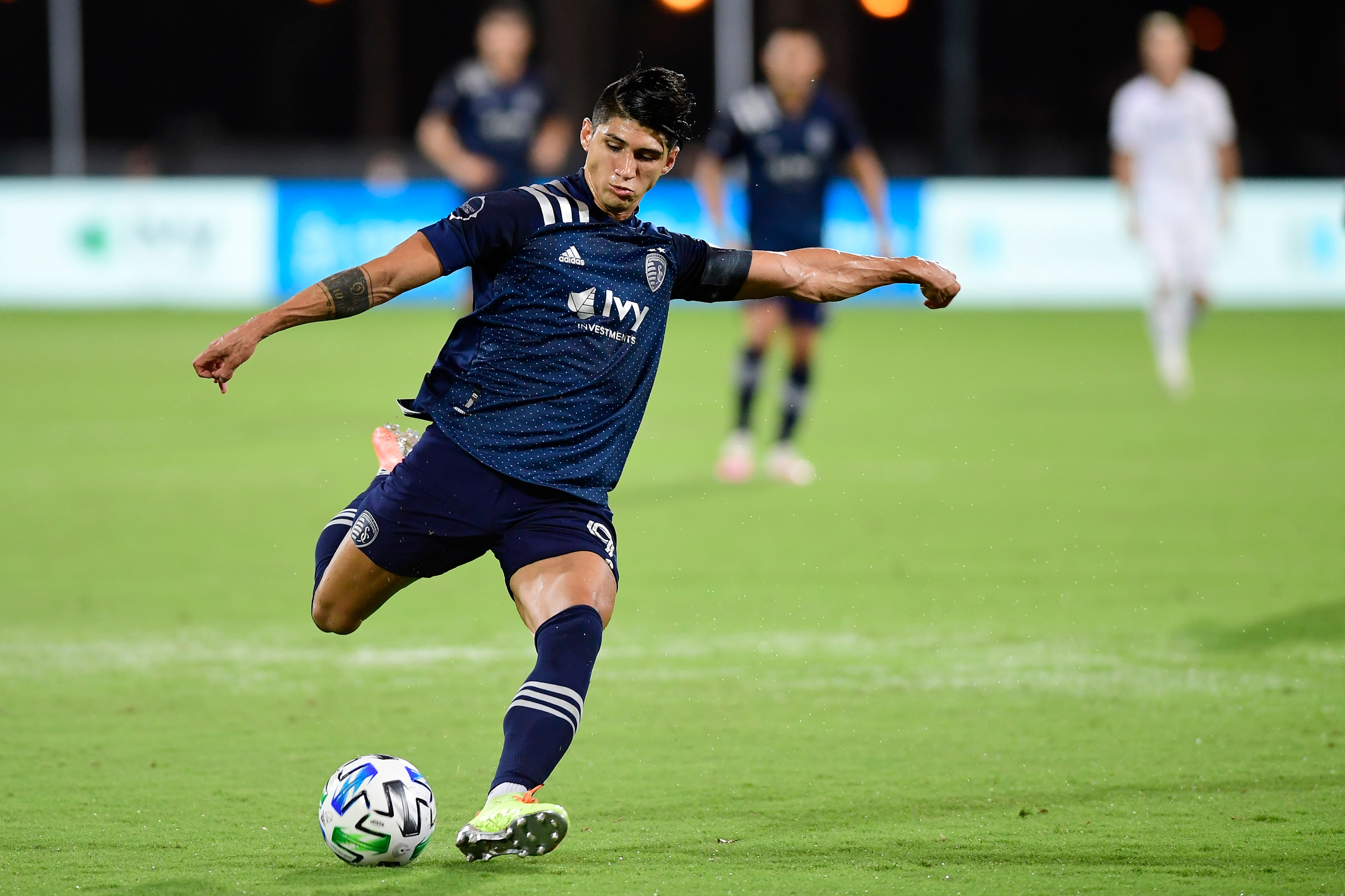 Alan Pulido deja a Chivas para firmar con Kansas City de la MLS