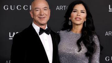 LOS ANGELES, CALIFORNIA - NOVEMBER 06: Jeff Bezos and Lauren Sanchez attends 2021 LACMA's Art+Film 10th Annual Gala at Los Angeles County Museum of Art on November 06, 2021 in Los Angeles, California. (Photo by Frazer Harrison/Getty Images)