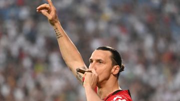 Zlatan Ibrahimovic se retiró vistiendo la camiseta del AC Milan.
