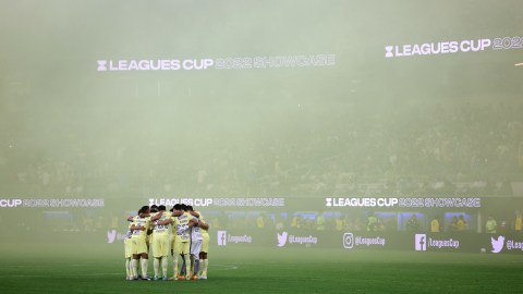 INGLEWOOD, CALIFORNIA - AUGUST 03: Club America huddle at midfield before the game against Los Angeles FC during the Leagues Cup Showcase 2022 at SoFi Stadium on August 03, 2022 in Inglewood, California. (Photo by Harry How/Getty Images)