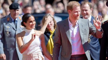 DUSSELDORF, GERMANY - SEPTEMBER 06: Meghan, Duchess of Sussex and Prince Harry, Duke of Sussex arrive at the town hall during the Invictus Games Dusseldorf 2023 - One Year To Go events, on September 06, 2022 in Dusseldorf, Germany. (Photo by Joshua Sammer/Getty Images for Invictus Games Dusseldorf 2023)