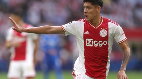 Edson Álvarez, mediocampista mexicano del Ajax.