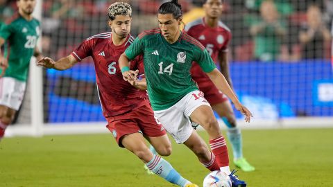 Erick Gutiérrez con la selección de México ante Colombia.