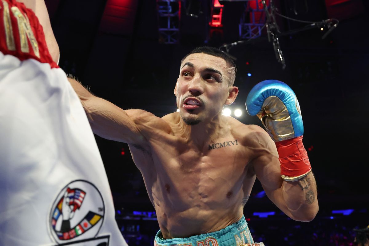 Teófimo López en su pelea con Martín.