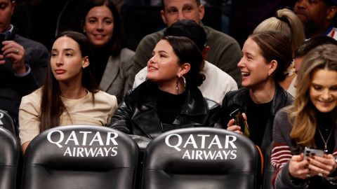 Selena Gómez en un partido de la NBA.