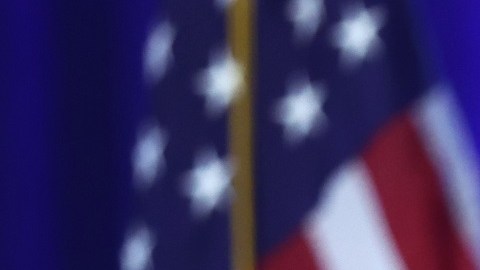 El gobernador de Florida, Ron DeSantis, quiere retirar la ciudadanía por nacimiento.