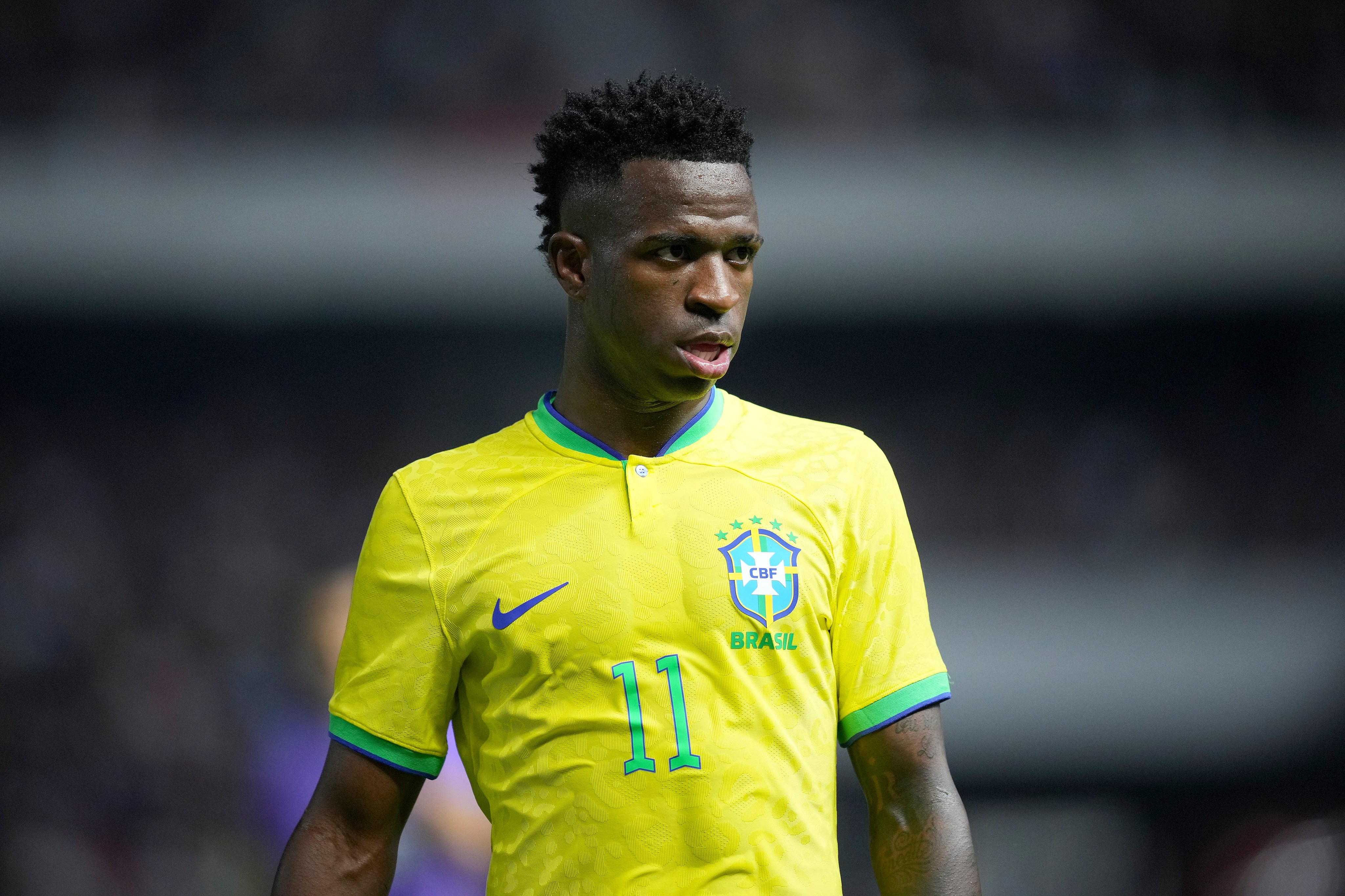 Selección de Brasil usará por primera vez uniforme de color negro en  protesta contra el racismo sufrido por Vinícius en España - La Opinión