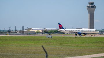 Vuelo de Delta realizó aterrizaje de emergencia en el aeropuerto de Charlotte