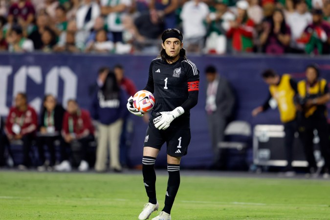 Carlos Acevedo, guardameta mexicano con la Selección en el 2023.
