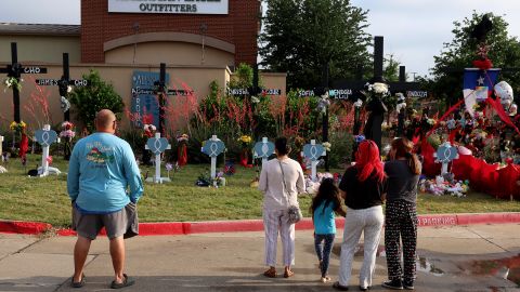 Publican imágenes de la cámara corporal del oficial que mató al tirador del centro comercial de Allen, Texas