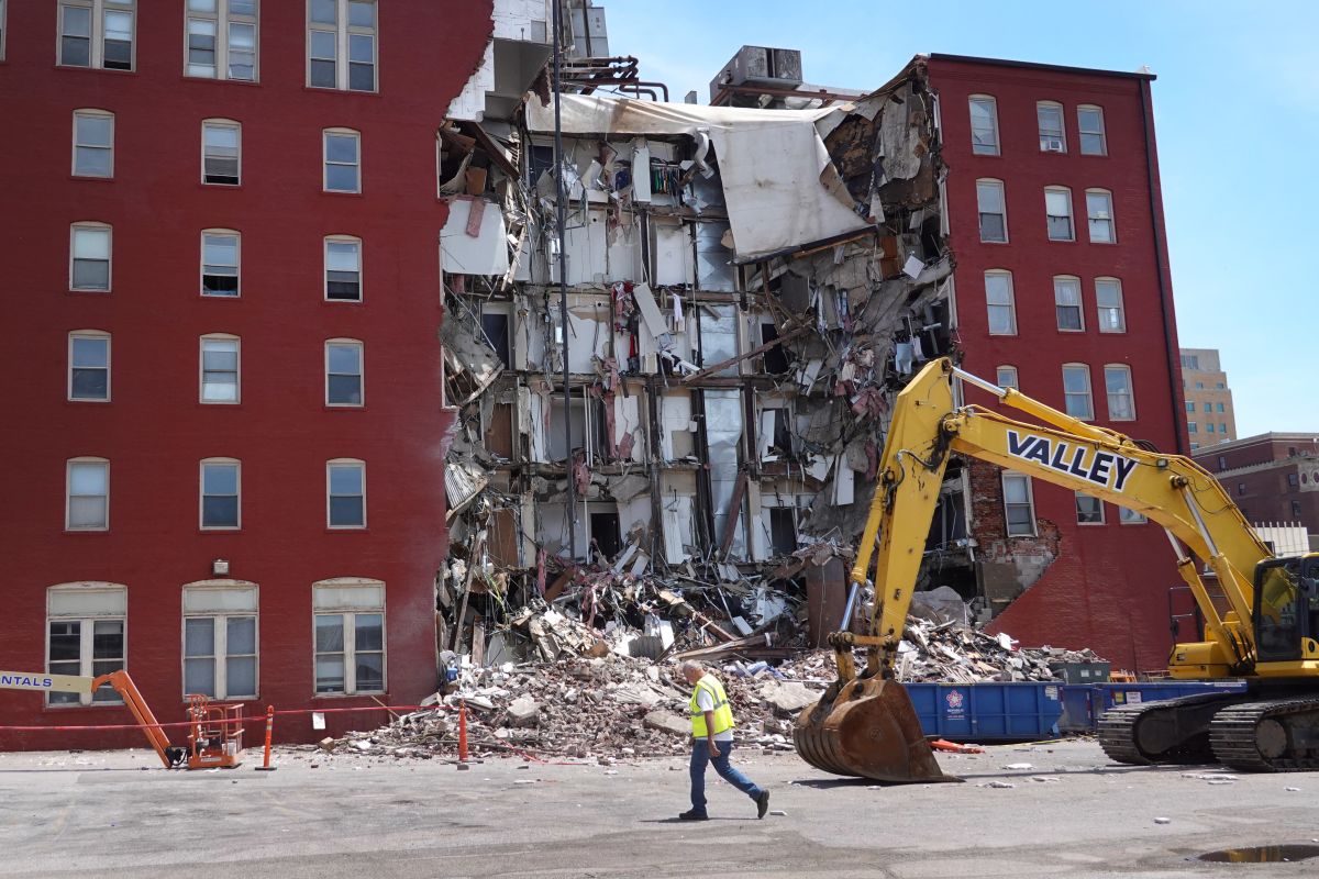 They find the body of one of those who disappeared in the collapse of a building in Iowa