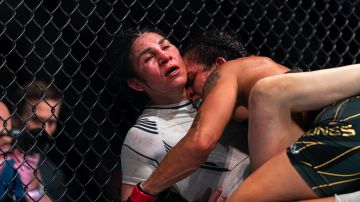 Irene Aldana (i) perdió ante Amanda Nunes (d) en UFC 289.