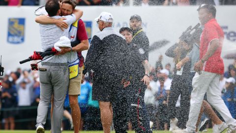 El golfista no sufrió heridas en el ataque.