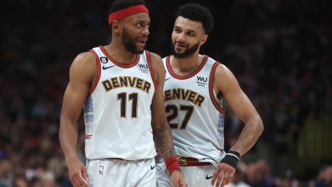 Jamal Murray y Bruce Brown jugadores de los Nuggets en el cuarto juego de la Final.