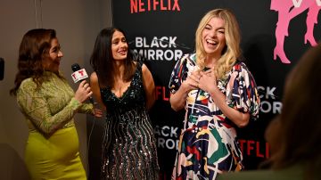 Salma Hayek y Annie Murphy en la presentación del nuevo episodio de 'Black Mirror'
