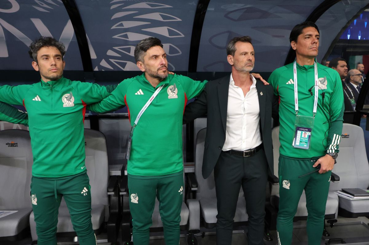 Diego Cocca and his coaching staff in the last game with the Mexican team.  Photo: Ethan Miller/Getty Images. 