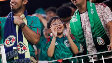 Fanáticos mexicanos disfrutando del México vs. Honduras en Copa Oro.