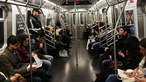 Arrestan a hombre que asesinó de una puñala a un pasajero del metro de Nueva York