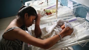 Ante crisis de pobreza en Filipinas, descubren bebés en venta por 400 dólares en Facebook