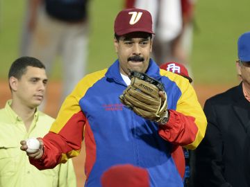 Nicolás Maduro durante la Serie del Caribe 2014.