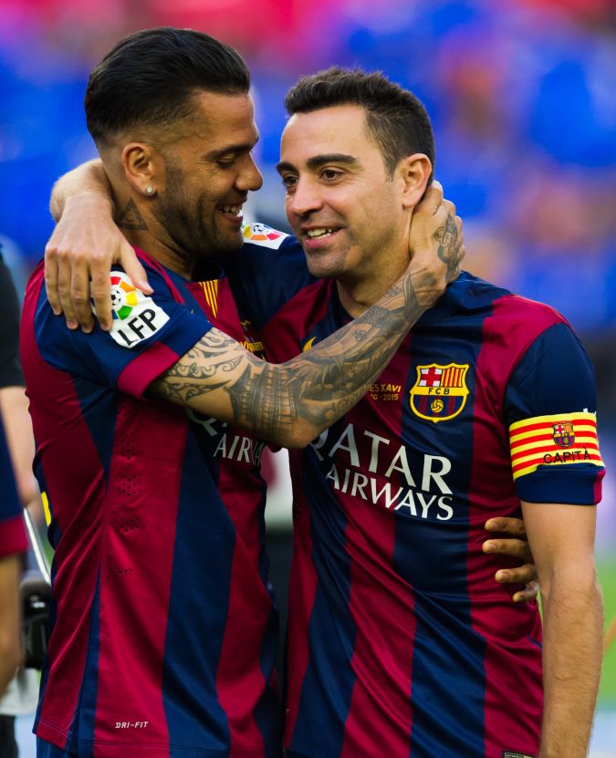 Xavi Hernández y Dani Alves en su época de jugador. Foto: Alex Caparros/Getty Images.