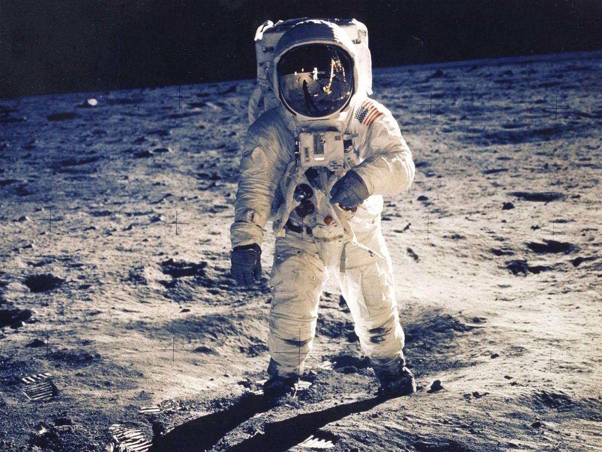 NASA dice que puede haber vida en la Luna después de todo