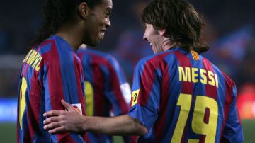 Ronaldinho y Messi en los inicios de La Pulga.