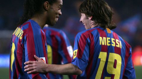 Ronaldinho y Messi en los inicios de La Pulga.