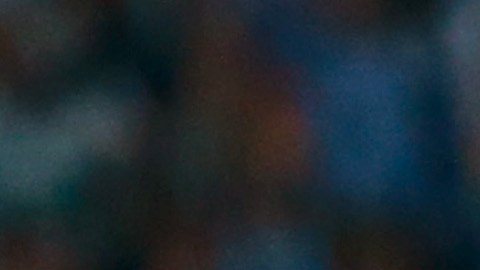James Rodríguez con Gerard Piqué de fondo en un Clásico.