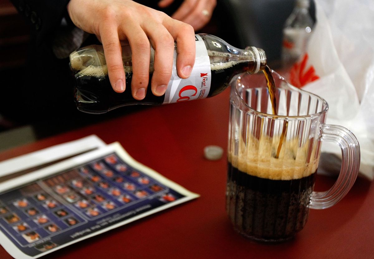 OMS alerta por el edulcorante de aspartamo como posible carcinógeno, popular en bebidas light