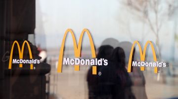 SAN FRANCISCO, CA - JANUARY 30: The McDonald's logo is displayed on the window of a McDonald's restaurant on January 30, 2018 in San Francisco, California. McDonald's reported better-than-expected fourth quarter earnings with global same-store sales growing at the fastest pace in six years. Fourth quarter net income dropped 41 percent to $698.7 million, or 87 cents per share, compared to $1.19 billion, or $1.44 per share one year ago. (Photo by Justin Sullivan/Getty Images)