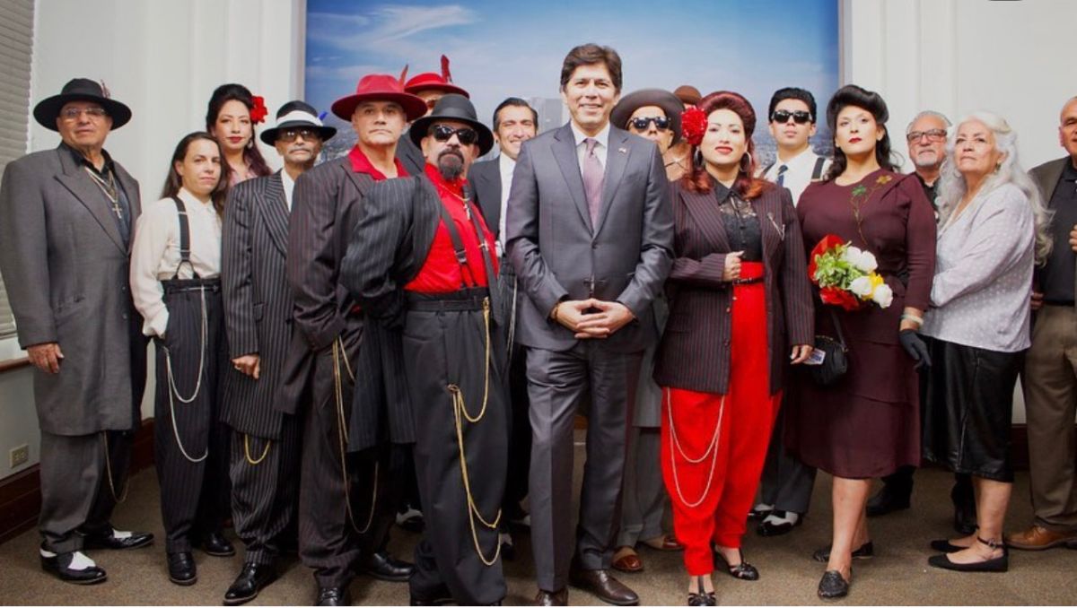 Los Ángeles condena formalmente los disturbios de “zoot suit” La Opinión