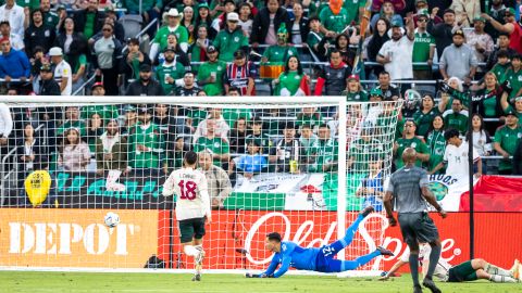 Luis Malagón el protagonista de una pifia en el empate 2-2 entre México y Camerún.