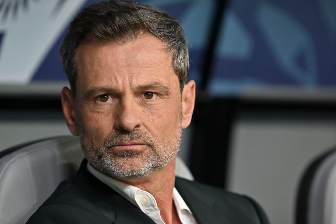 Cocca solo perdió un partido de los siete que dirigió.
