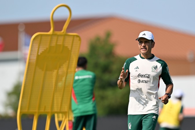 Jaime Lozano dirigiendo entrenamiento de la selección mexicana. Foto: Imago7/ Etzel Espinosa
